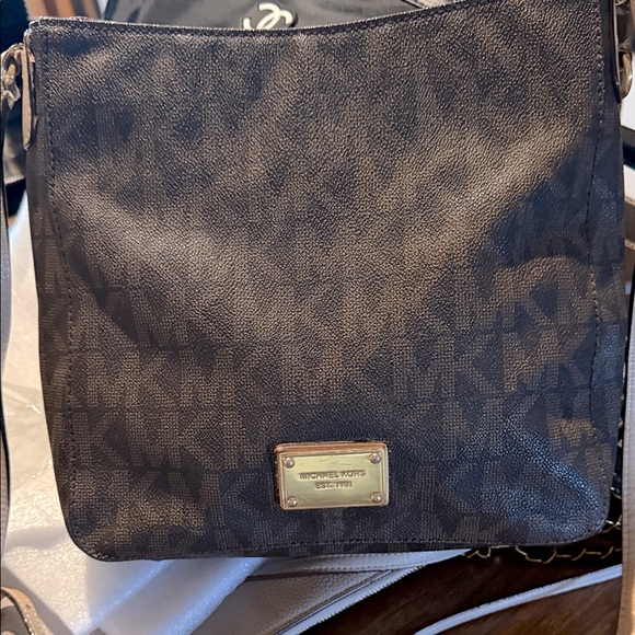 Michael Kors Dark Brown Jet-Set Travel Large Messenger Bag with Gold Accents - Picture 1 of 1